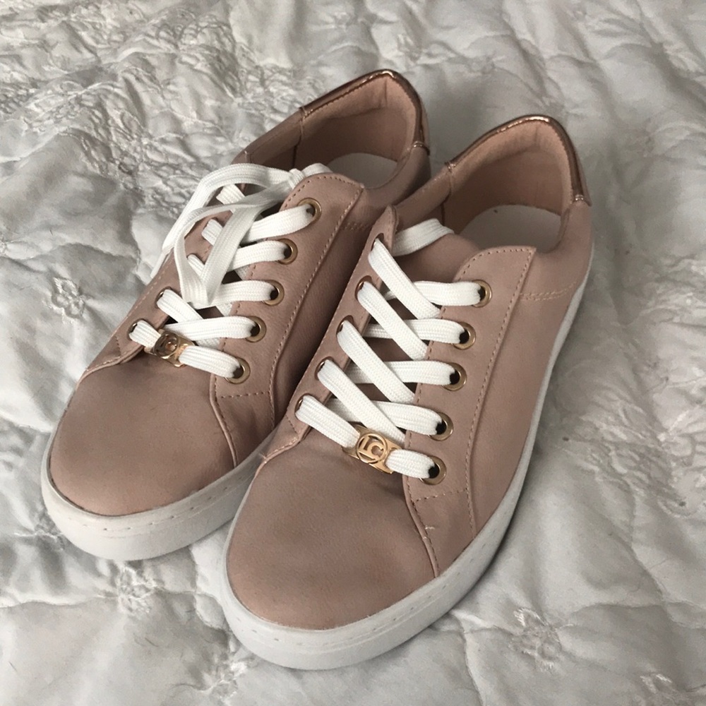 Cute sneakers 👟💗